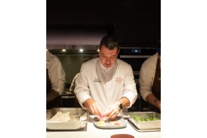 Rafa Costa e Silva destaca-se como um dos melhores chefs brasileiros, combinando inovação e tradição em cada prato.