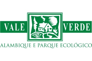 A Vale Verde é uma marca de cachaça artesanal que se destaca pela produção em pequenas quantidades, valorizando o sabor genuíno.